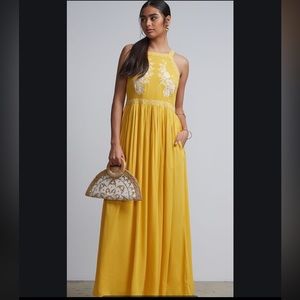 NY & COMPANY GOLD DUST / YELLOW EMBROIDERED MAXI DRESS . SIZE LARGE